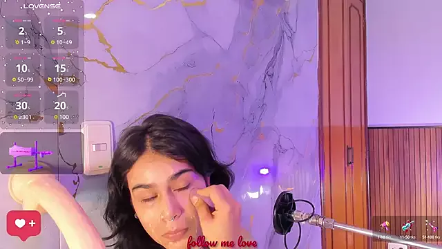 Zyle_boobs from StripChat