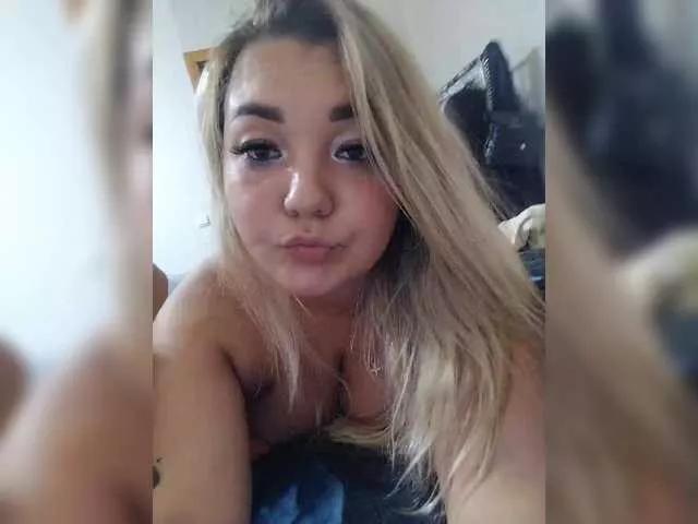 -B-a-D-G-1-r-L from BongaCams is Freechat