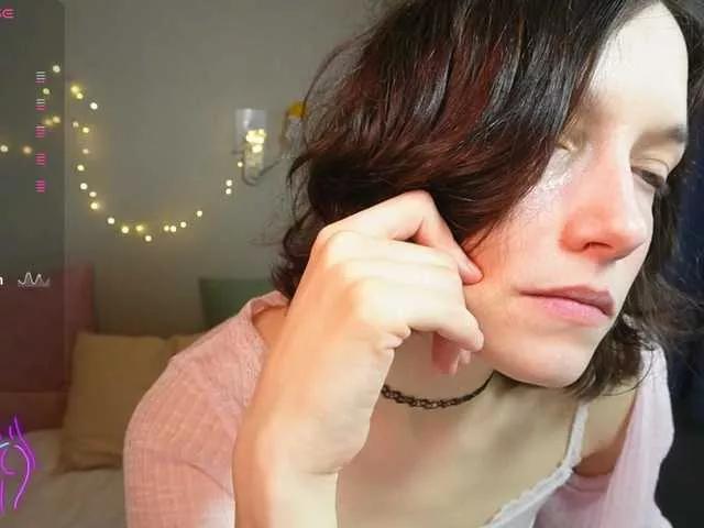 AllyAlice from BongaCams
