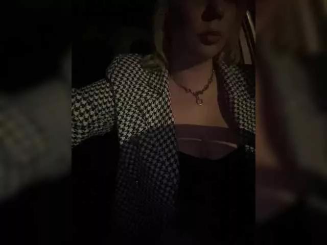 AnnaMilc from BongaCams