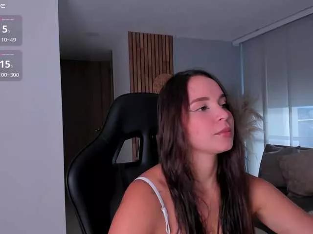 AnnieeHall from BongaCams