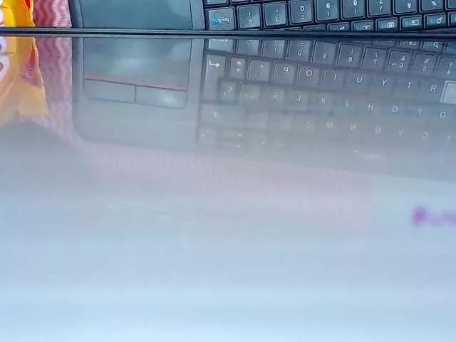 BebaRoja from BongaCams
