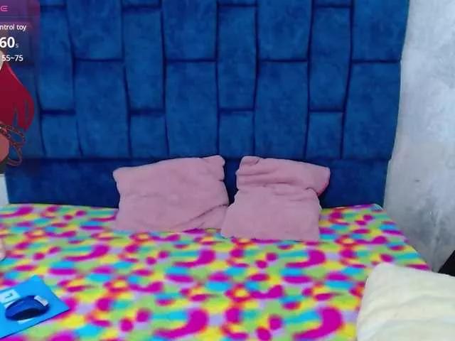 BebaRoja from BongaCams