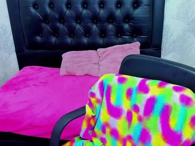 BebaRoja from BongaCams