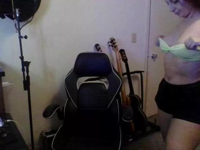 BellaBloom from BongaCams