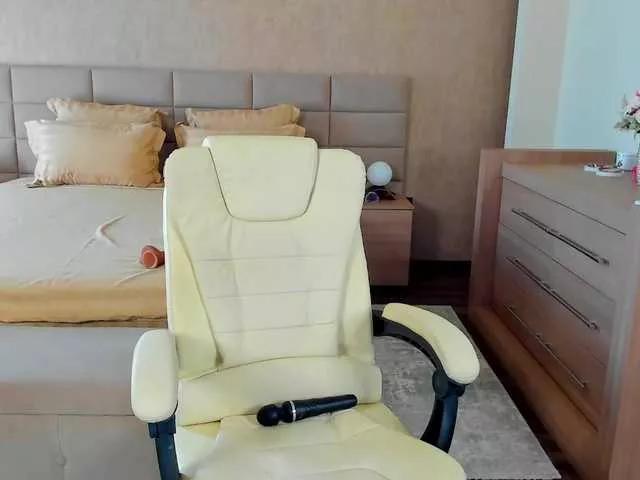 Beverly-West from BongaCams