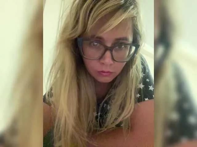 Crystal00Girl from BongaCams is Freechat