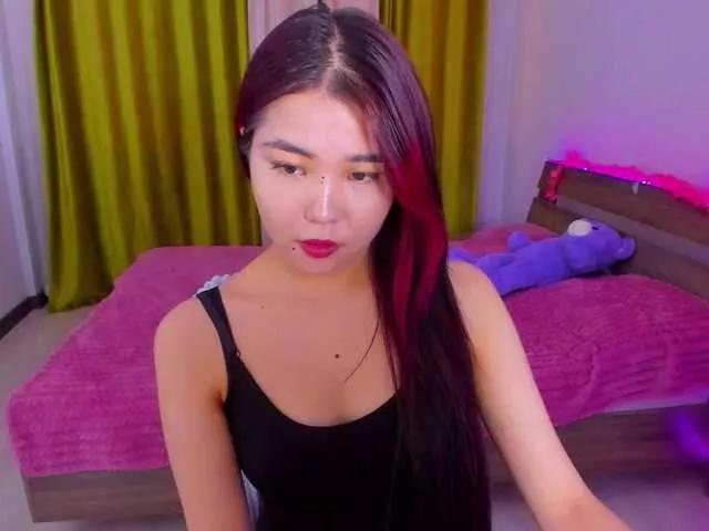 Dollyiaa from BongaCams