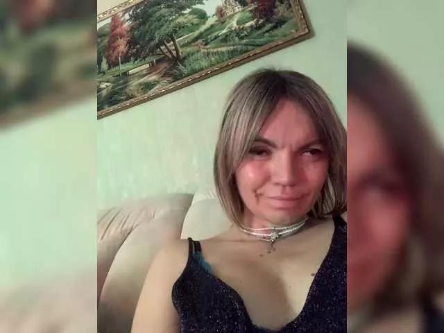 Ella-Pearlie from BongaCams