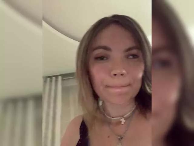 Ella-Pearlie from BongaCams
