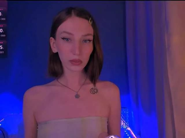 ellaamber from BongaCams
