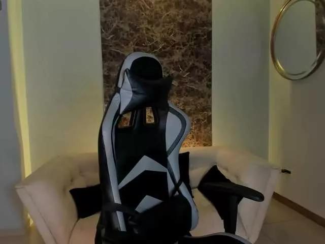 EllaClark from BongaCams