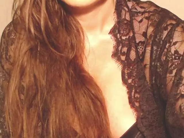 ellaine from BongaCams