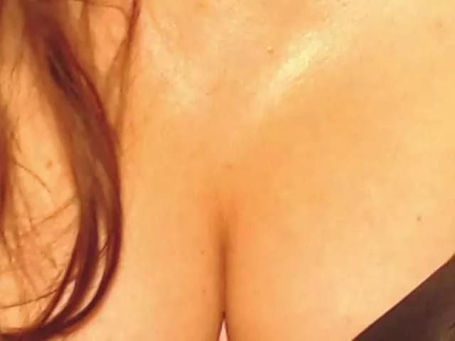 ellaine from BongaCams