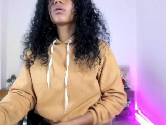Ellie-Alves from BongaCams