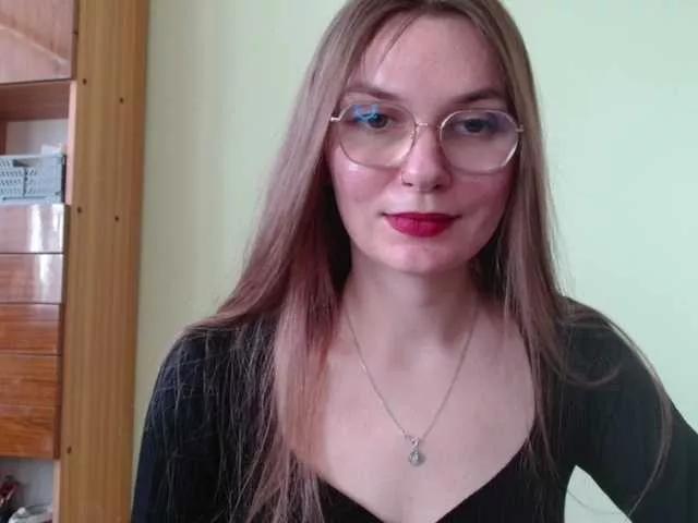 Ellyxcute from BongaCams