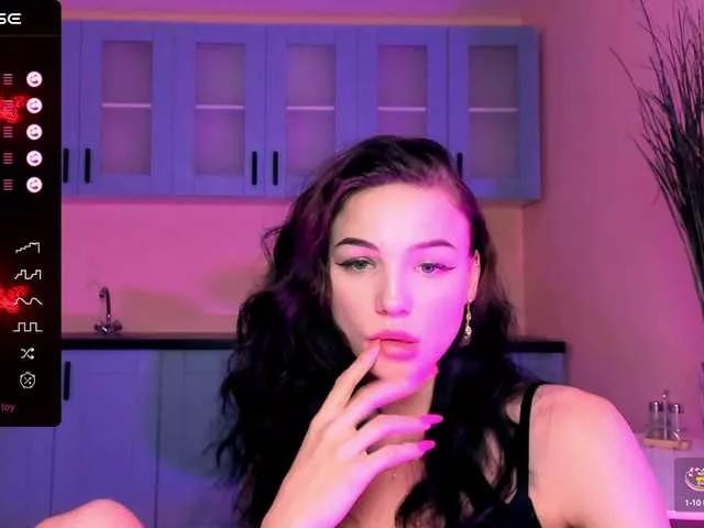 EmilyLuxxxury from BongaCams is Freechat