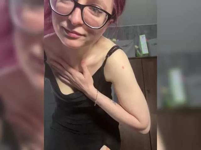 emma4you from BongaCams