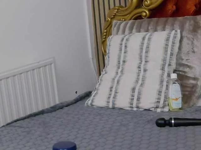 EmmaSkyes from BongaCams