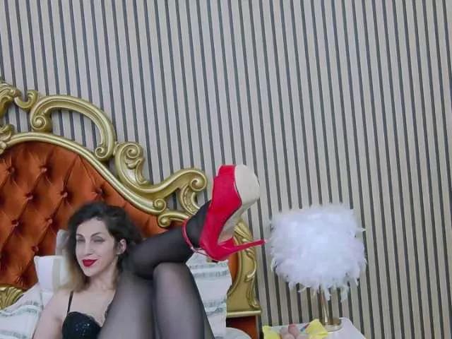EmmaSkyes from BongaCams