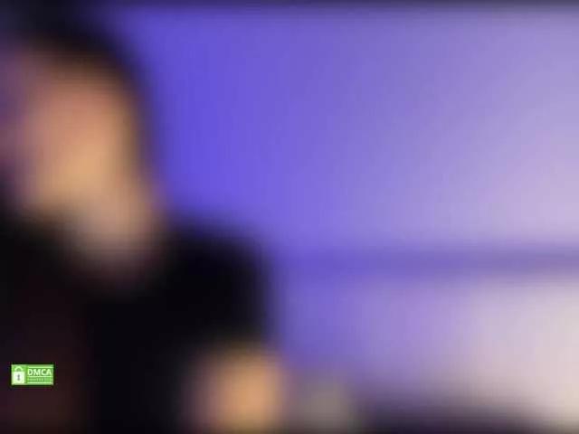 EmmSee from BongaCams