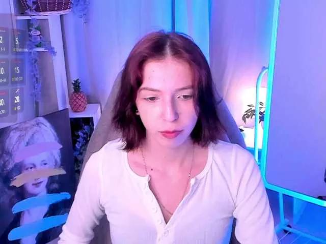 EsiShine from BongaCams