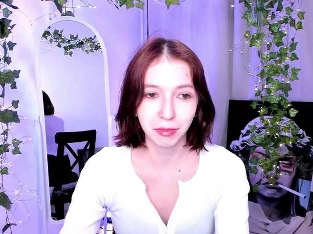 EsiShine from BongaCams is Freechat