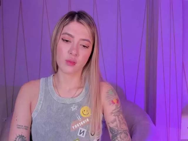 EveBenson from BongaCams