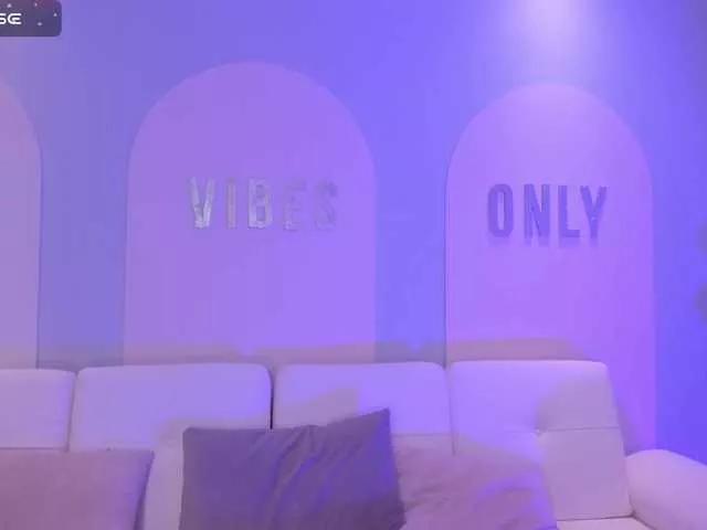 EveBenson from BongaCams