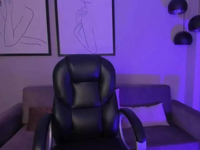EveBenson from BongaCams