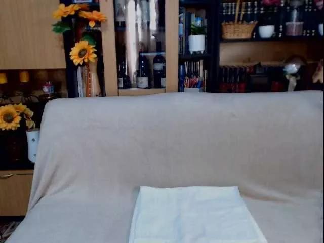 EveSquirt from BongaCams
