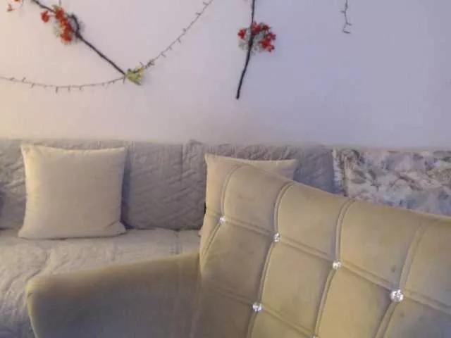 goodSnowQueen from BongaCams