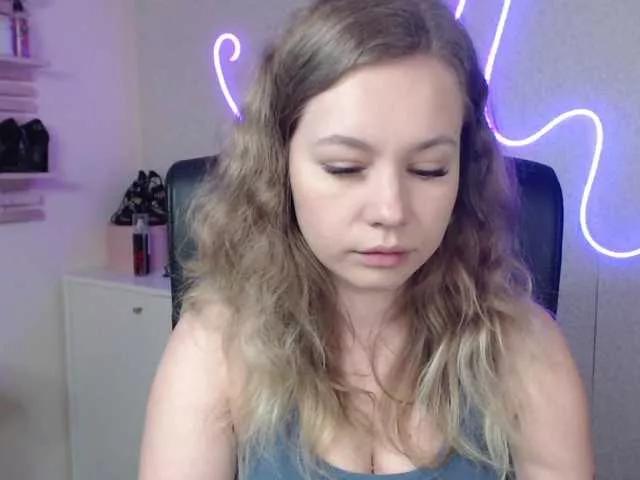hollyBB from BongaCams