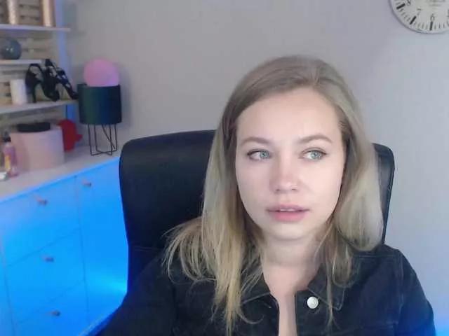 hollyBB from BongaCams