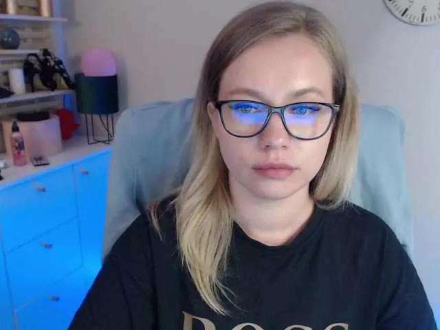 hollyBB from BongaCams