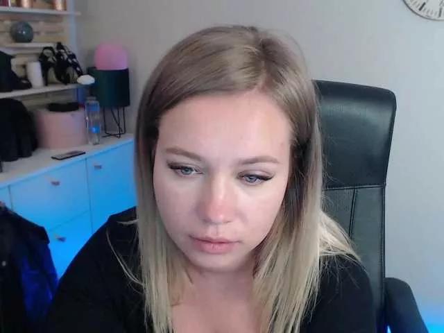 hollyBB from BongaCams