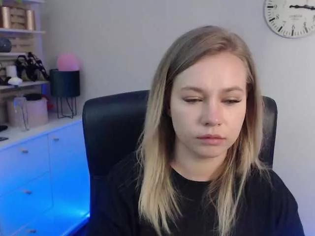 hollyBB from BongaCams