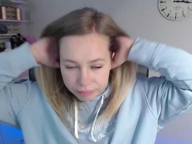 hollyBB from BongaCams