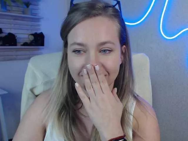 hollyBB from BongaCams