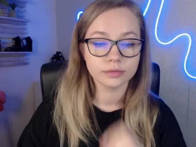 hollyBB from BongaCams