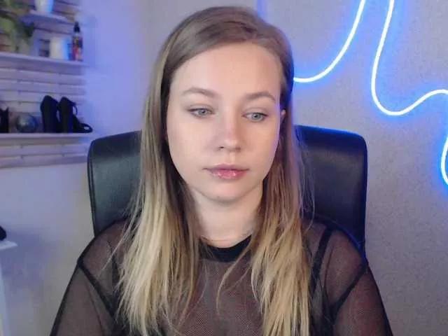 hollyBB from BongaCams
