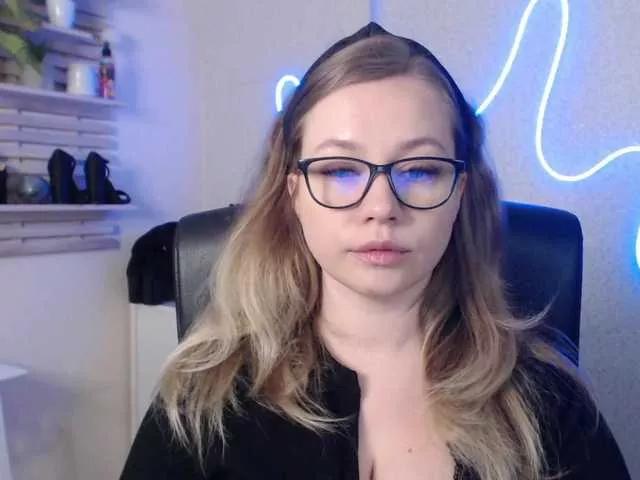 hollyBB from BongaCams