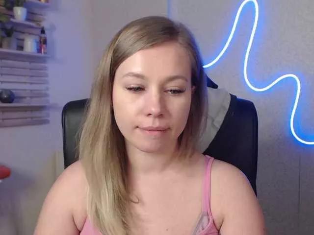 hollyBB from BongaCams