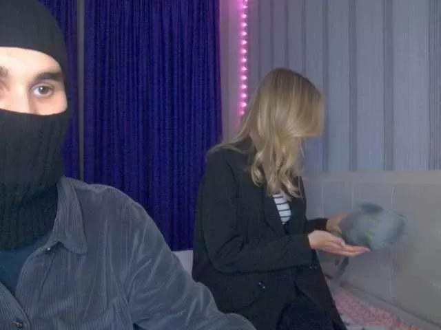 hollyJoys from BongaCams