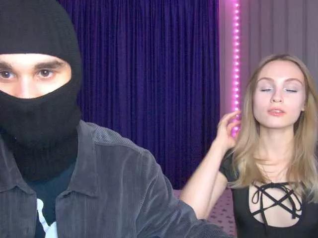 hollyJoys from BongaCams