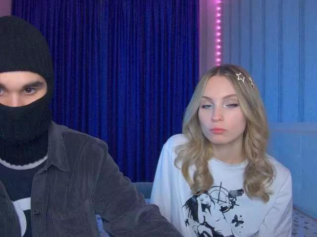 hollyJoys from BongaCams