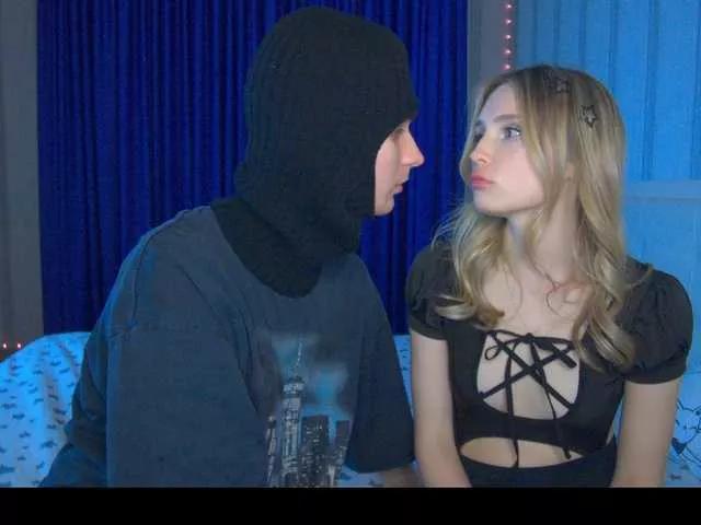 hollyJoys from BongaCams