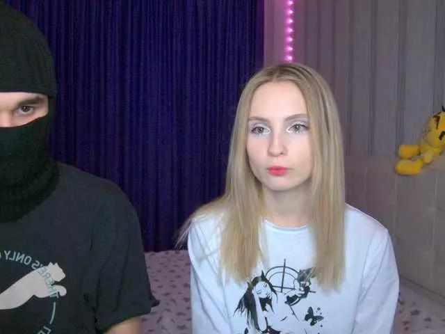 hollyJoys from BongaCams