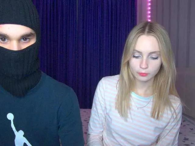 hollyJoys from BongaCams