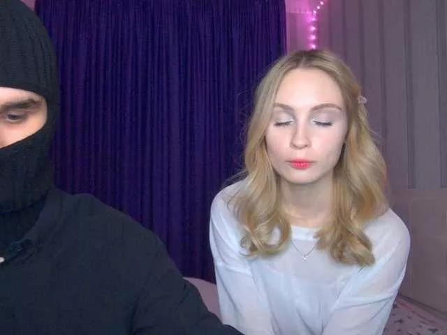hollyJoys from BongaCams